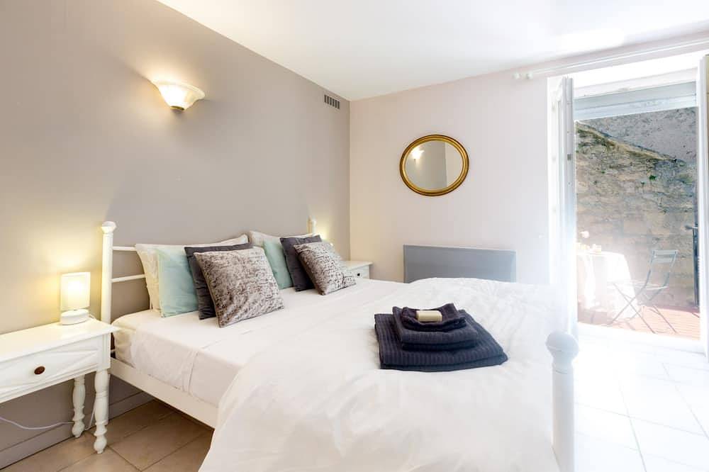 Appartement entier, Spacieux appartement de 2 chambres avec une vue imprenable in Ayen, Région de Brive-la-Gaillarde