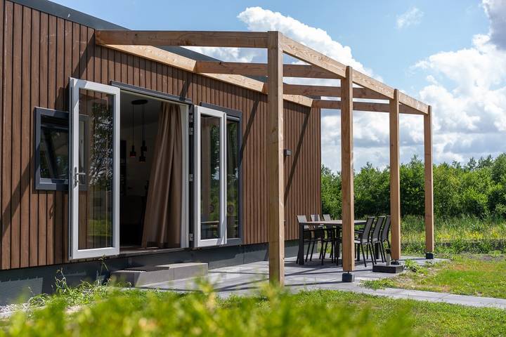 Chalet voor 6 personen, with Balkon/Terras and Terras as well as Tuin in Drenthe