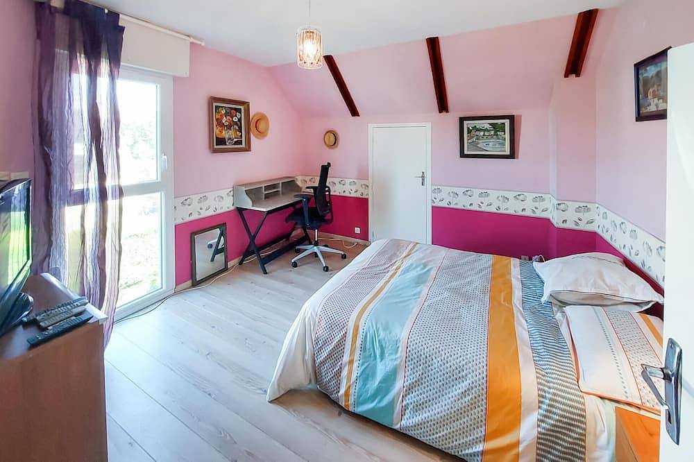 4 bedroom stunning home in Gouesnach in Gouesnach, Côte de Cornouaille