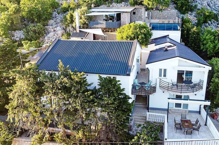 Ganze Wohnung, Apartmani Matea mit Infinity-Pool in Cesarica, Naturpark Velebit