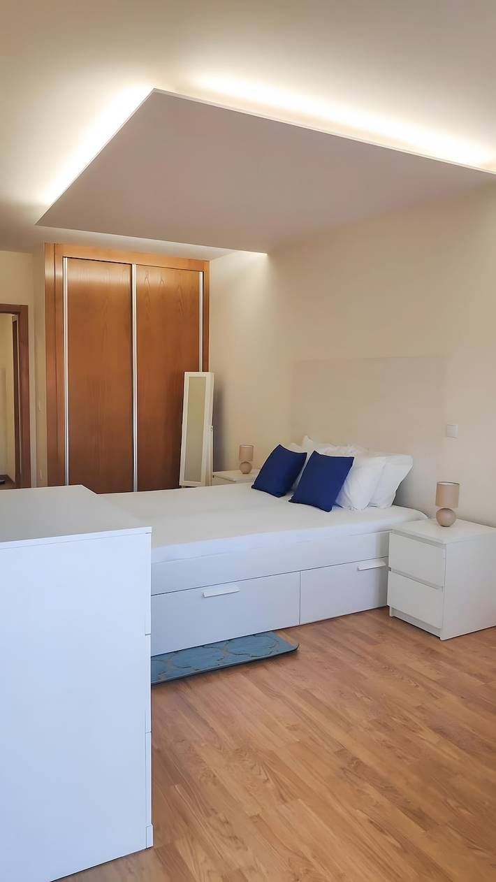 Entire apartment, Apartment 'Porta 116 - Free Private Parking' with Balcony, Wi-Fi and Air Conditioning in Vila Real, Douro Valley