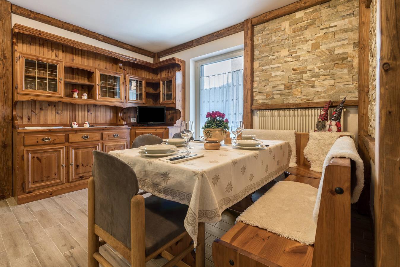 Appartement entier, Appartement "Casa Ferrazza Michelle" avec vue sur les montagnes, Wi-Fi et balcon in Tre Ville, Massif de Brenta