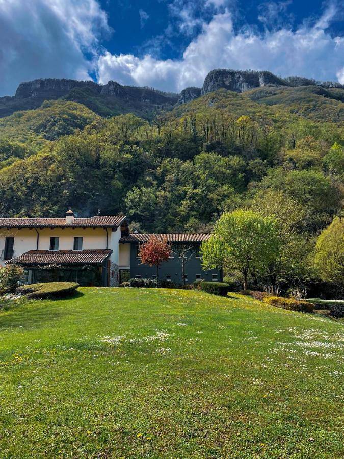Cottage pour 2 personnes, avec terrasse ainsi que vue et jardin à Arsiero