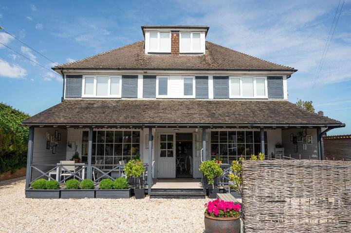 Bed and breakfast for 2 people, with Terrace and Garden in Sussex