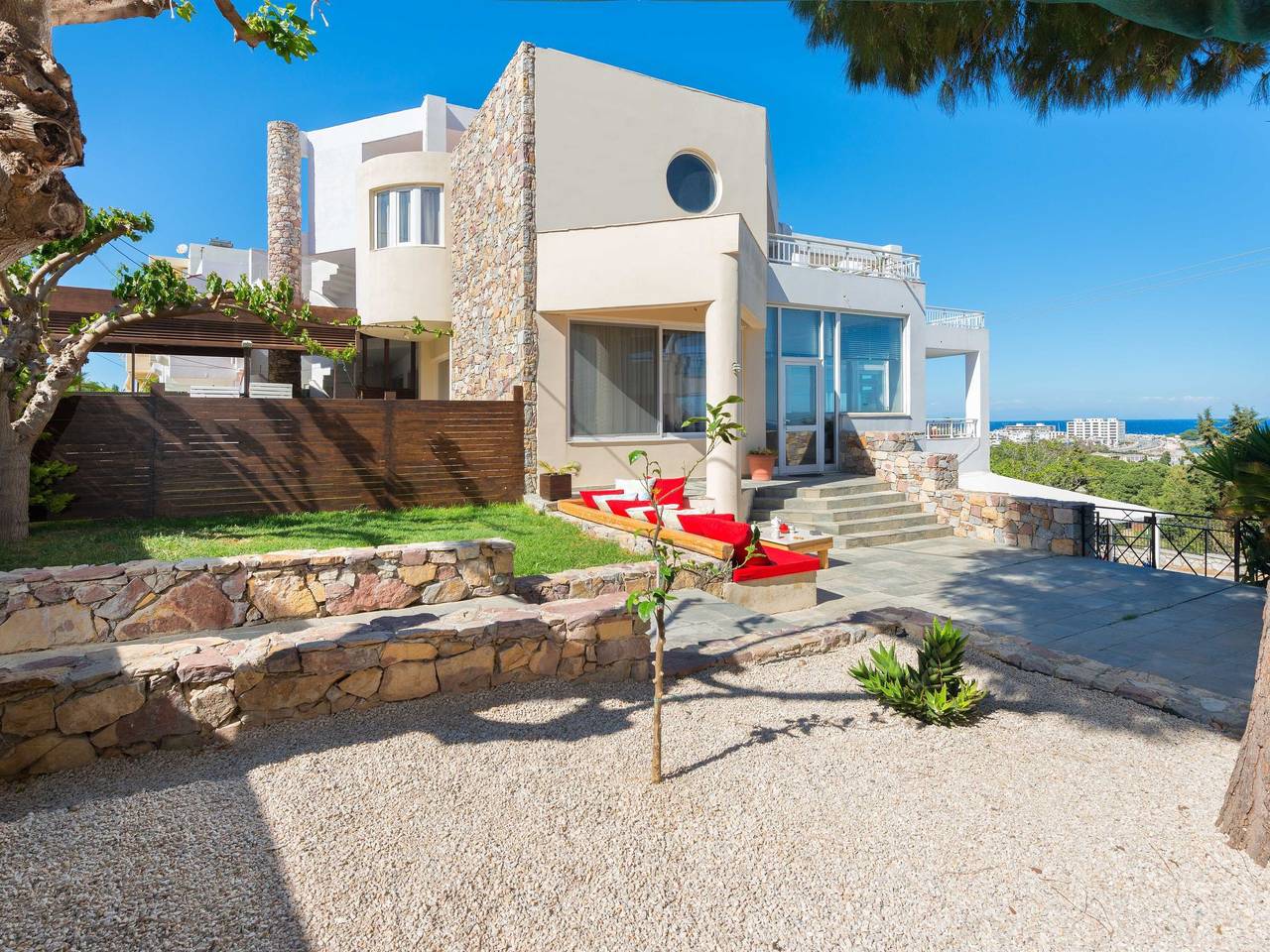 Ganze Wohnung, Drei-Zimmer-Wohnung mit Meerblick in Rhodos Stadt, Rhodos