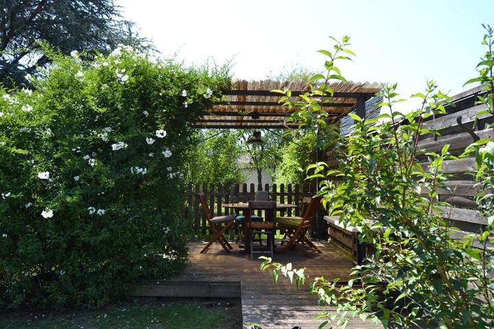 Location de vacances pour 4 personnes, avec Terrasse et Jacuzzi ainsi que Jardin et Piscine à Saint-Denis-de-Pile - 2