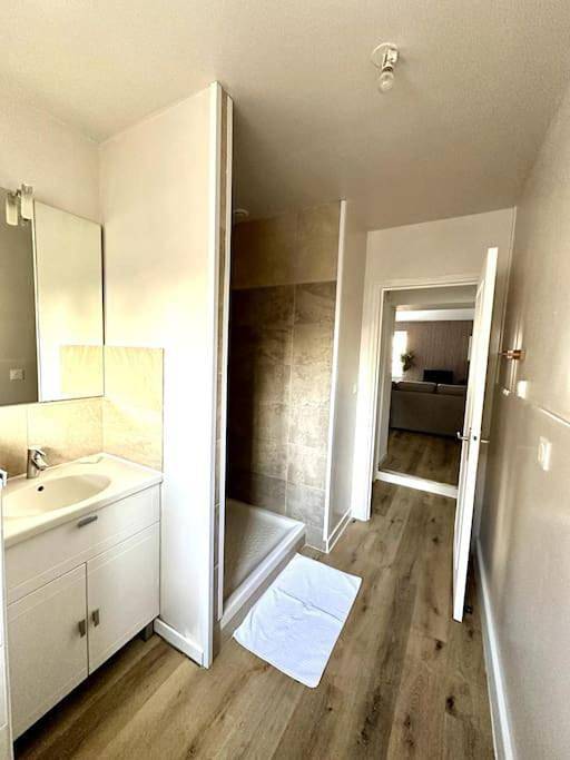 Appartement entier, One-Bedroom Apartment in Cusset, Région de Vichy
