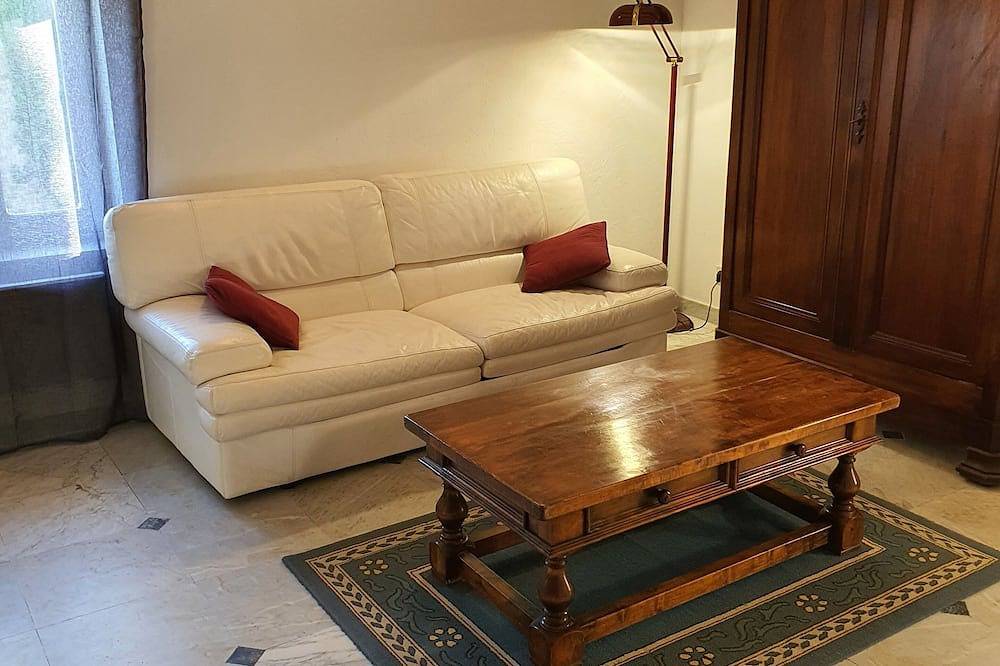 Appartement entier, Gîte-Appartement Demi-Etage-Jacinthe in Lauris, Parc naturel régional du Luberon