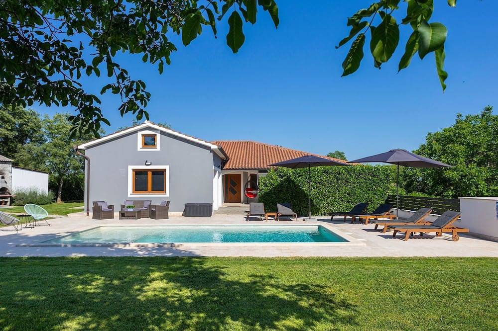 Villa Anavi mit privatem Pool und großem Garten in Barban, Südküste Istrien