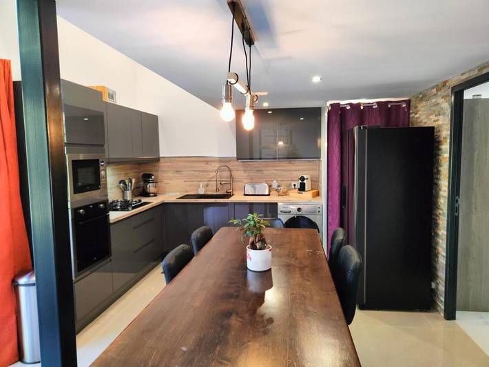 Location de vacances pour 6 personnes, avec piscine ainsi que vue et jardin, adapté aux familles à Camélas - 3