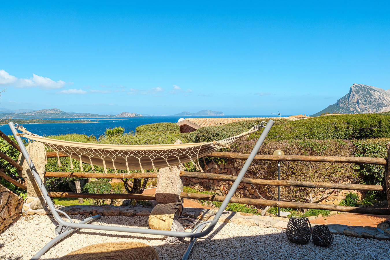 Casa vacanze "Villa Caterina" con vista sul mare, piscina condivisa e Wi-Fi in Punta Molara, San Teodoro
