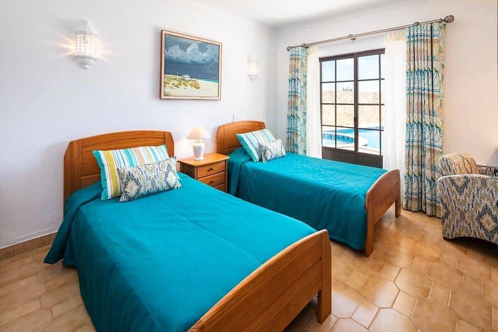 Nº58 Golfe Santo Antonio - Traditionelle 4 Schlafzimmer Villa mit Pool in Faro Distrikt