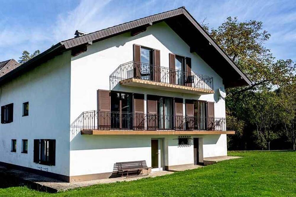 Ganze Wohnung, Doppelzimmer mit Balkon 11 - Brandnerhof in Weyregg am Attersee, Traunviertel