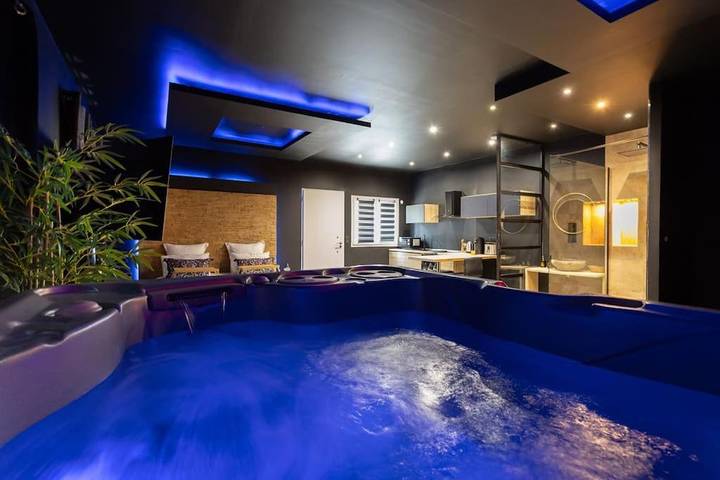 Gîte pour 2 personnes, avec jacuzzi et jardin à Cournon-d'Auvergne - 4