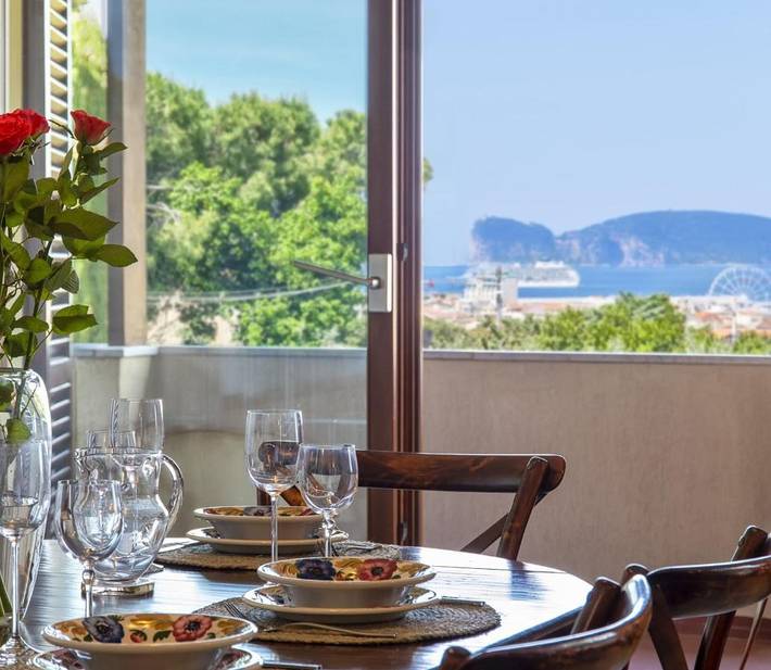Ferienhaus mit Meerblick für 8 Personen, mit Ausblick und Garten