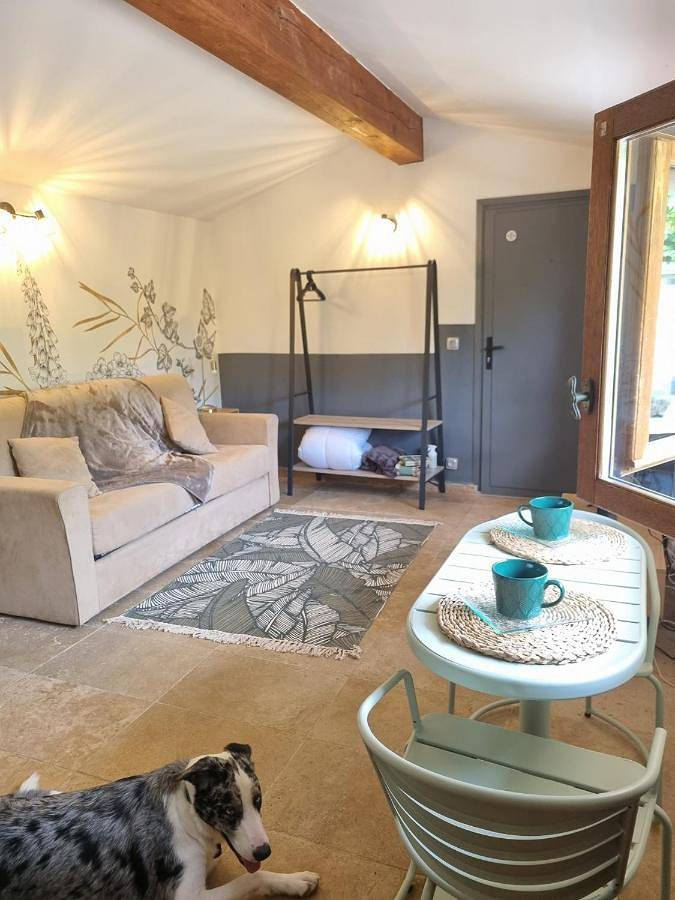 Location de vacances pour 2 personnes, avec terrasse et jardin, animaux acceptés à Contes