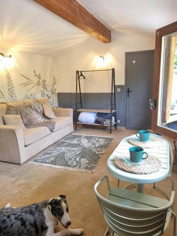 Gîte pour 2 personnes, avec jardin et terrasse, animaux acceptés à Contes