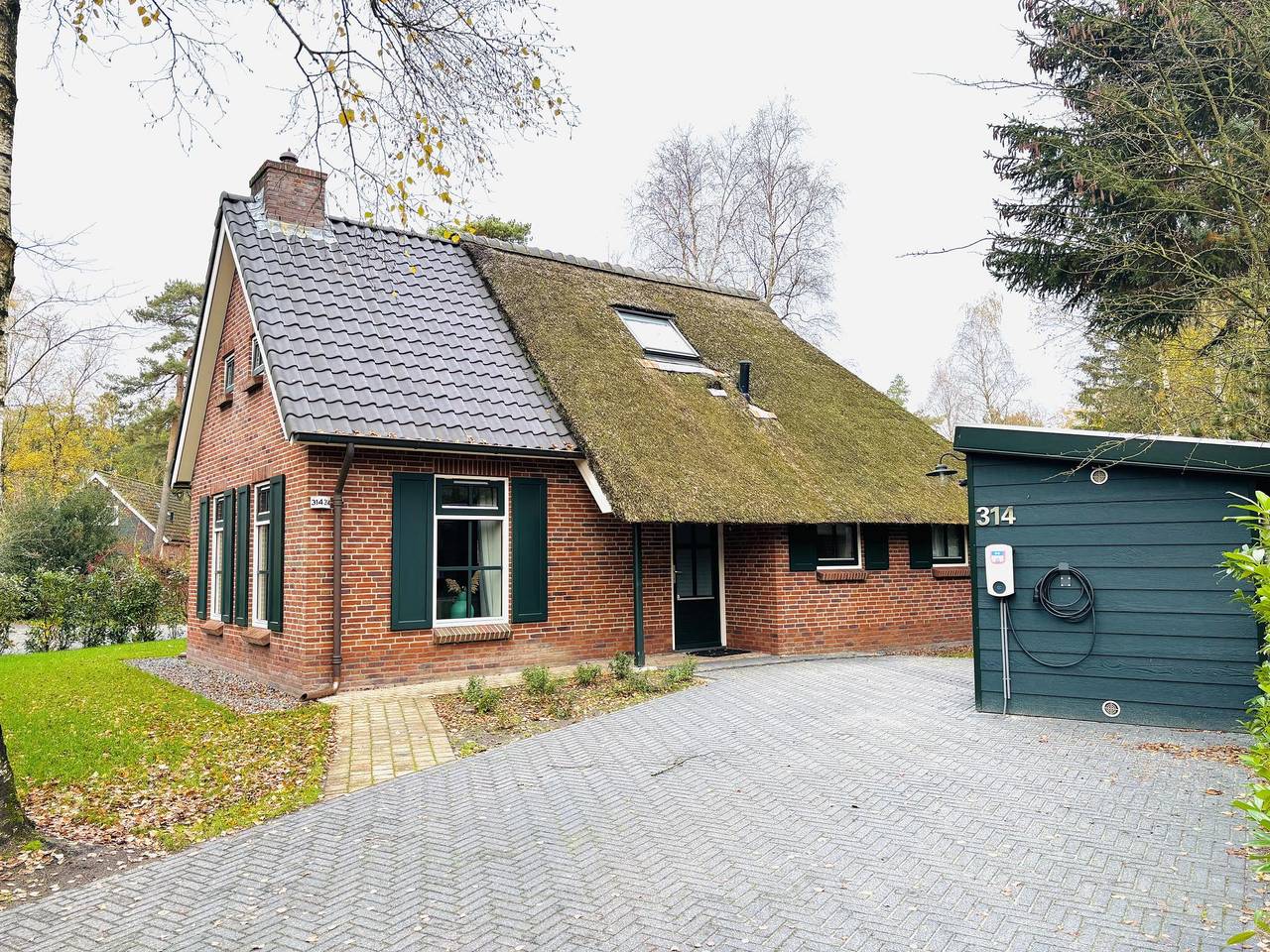 Landgoed Het Grote Zand — Stuifzand Wellness Outdoor Bungalow Deluxe with Bedstee | 6+2 persons in Hooghalen, Drenthe