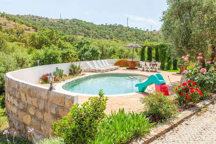 Location de vacances pour 14 personnes, avec vue ainsi que jardin et piscine dans Marmelete - 3