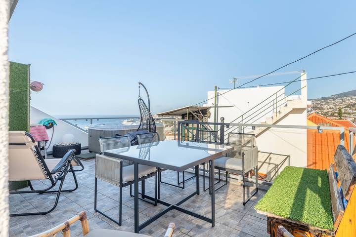 Ferienhaus für 5 Personen, mit Balkon und Whirlpool in Funchal - 2