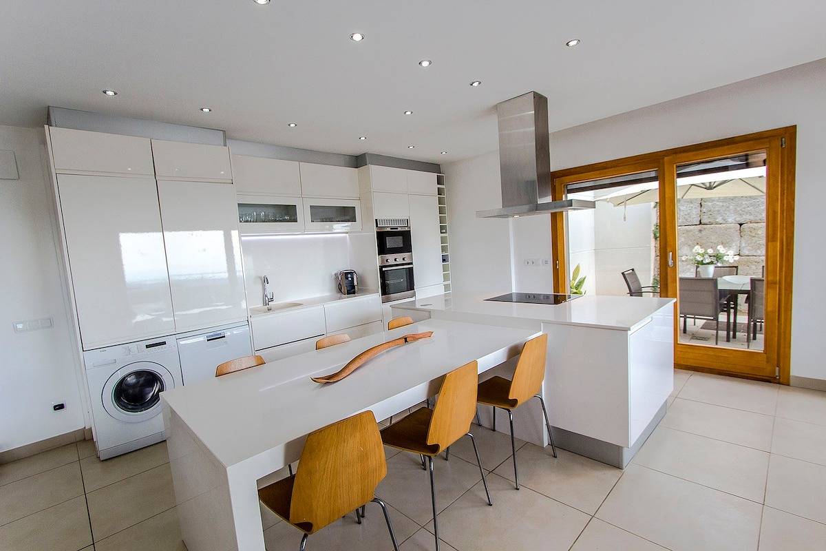 Modern Mestral - a few km to the beach! in San Cipriano de Vallalta, Costa del Maresme