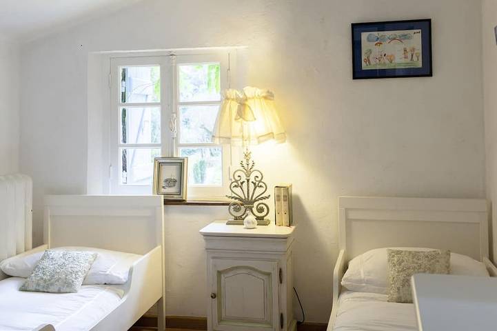 Location de vacances pour 10 personnes, avec jardin à Roquefort-les-Pins - 2