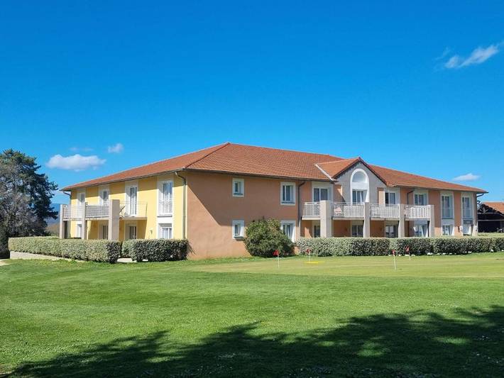 Hôtel pour 3 personnes, avec vue et jardin dans Golf D Albon Senaud