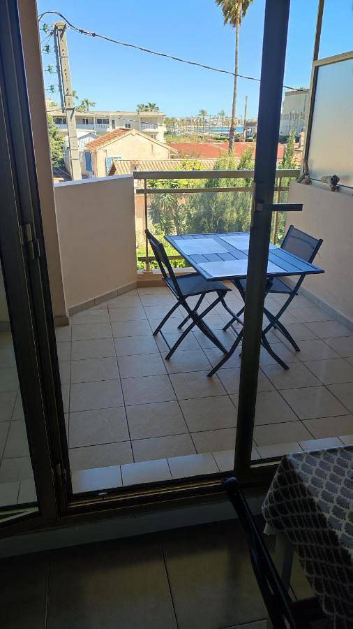 Entire apartment, T2 coquet proche plages, port et centre ville in Golfe-Juan, Vallauris