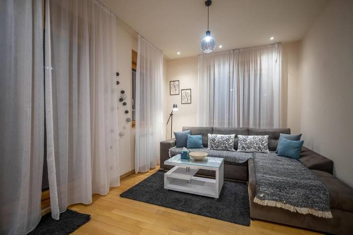 Ferienwohnung für 4 Personen, mit Pool und Whirlpool sowie Sauna und Terrasse in Zlatibor