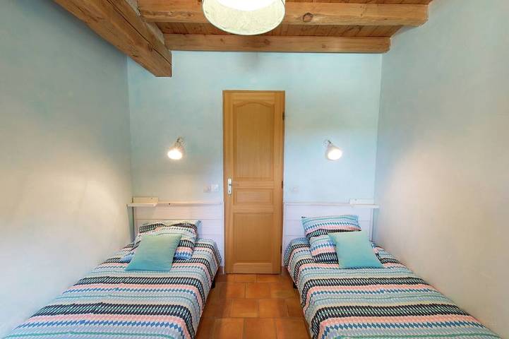 Location de vacances pour 4 personnes, avec piscine ainsi que terrasse et jardin à Saint-Alban-Auriolles - 2