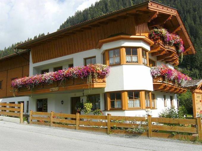 BnB für 3 Personen, mit Ausblick und Garten sowie Terrasse in Neustift im Stubaital