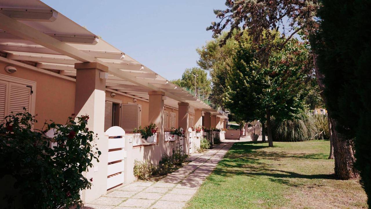 Green Garden Village con piscina, spiaggia riservata e parcheggio in Sirolo, Riviera del Conero