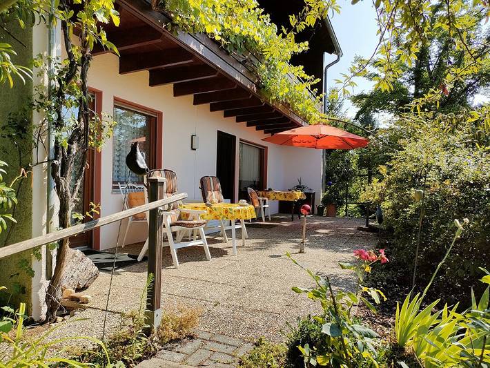 Ganze Wohnung, Ferienwohnung Gutermuth Obereisenheim - Ferienwohnung mit 2 Schlafzimmern und Terrasse in Estenfeld, Fränkisches Weinland