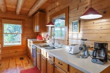 Log Cabin for 6 Guests in Wimberley, Hays County, Picture 4