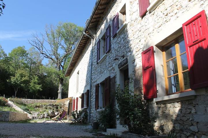 Location de vacances pour 19 personnes, avec jardin à Presles