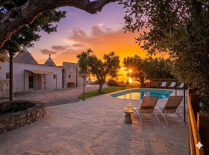 Location de vacances pour 3 personnes, avec piscine ainsi que jardin et vue à Impalata