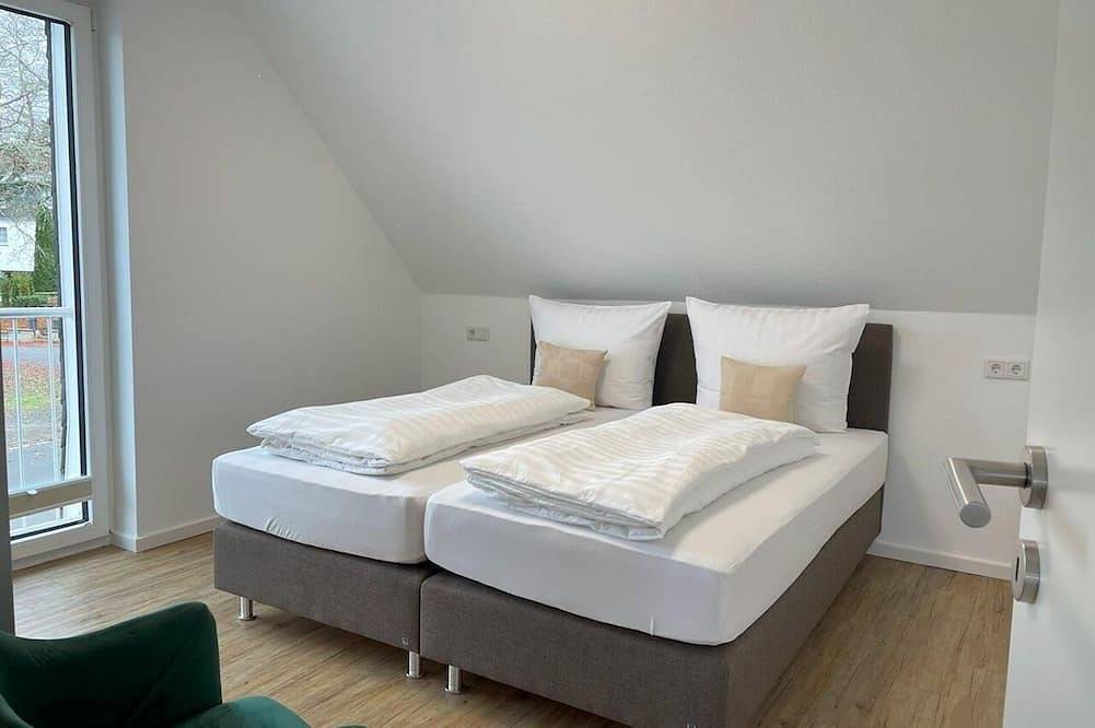 Geheel appartement, Vacation apartment Hunaublick (70sqm) with balcony southwest and 2 bedrooms in Altastenberg, Hochsauerlandkreis