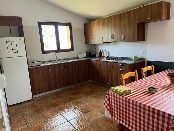 Albergue para 6 personas, con Terraza además de Jardín y Vistas en Castell de Castells - 4