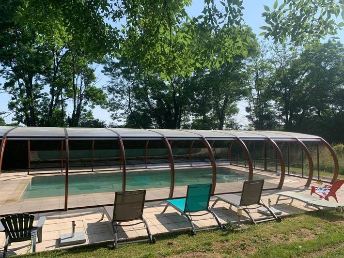 Location de vacances pour 6 personnes, avec vue ainsi que piscine et jardin, animaux acceptés à Saillenard - 2