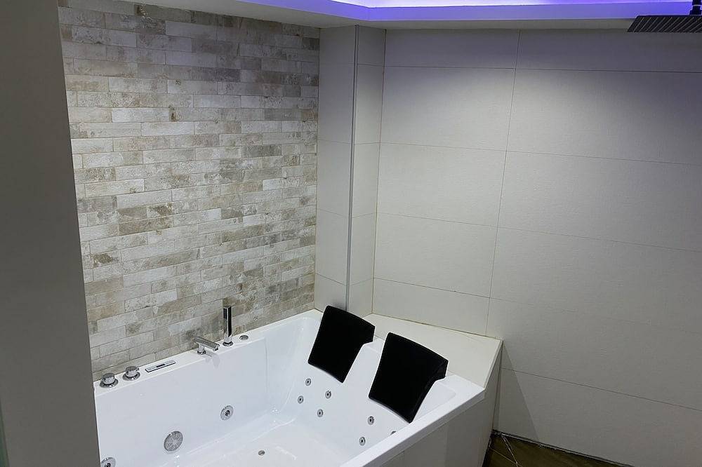 Entire apartment, Deluxe Gold in Linares, Jaén Province