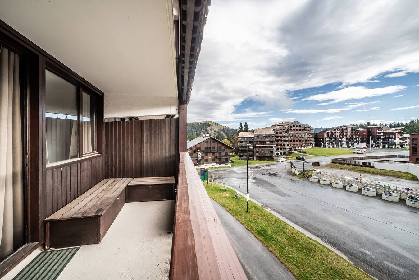 Entire apartment, Apartment 'Les Mouflons' with Mountain View and Balcony in Le Praz de Lys, Taninges