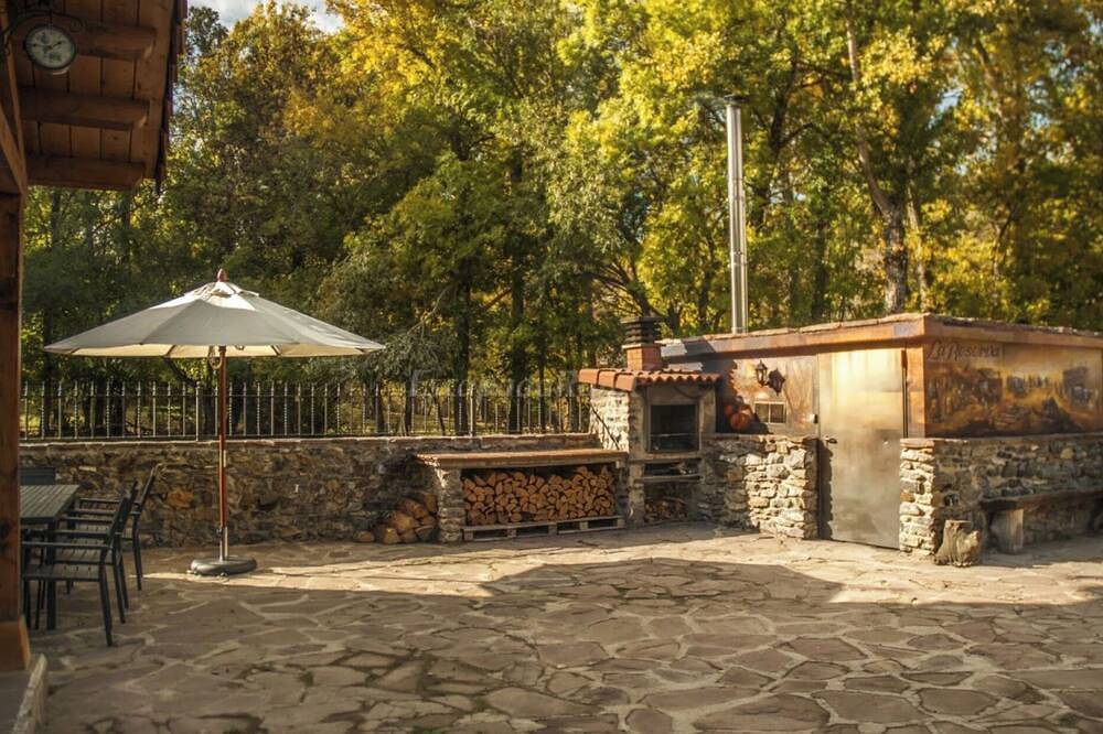 Country House 'La Reserva' with Mountain View, Private Garden and Wi-Fi in Cervera de Pisuerga, Cordillera Cantábrica