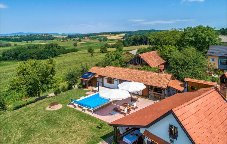 Sonnige 2-Zimmer-Wohnung mit Pool, Terrasse und WLAN in Koprivnica-Krizevci