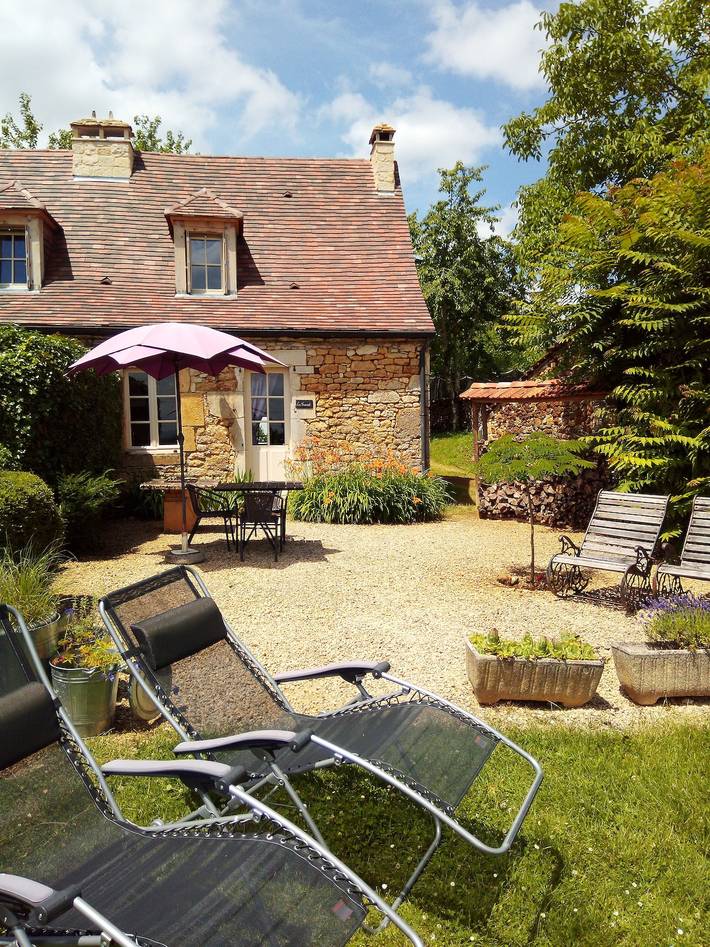 Gîte pour 3 personnes, avec piscine à Simeyrols