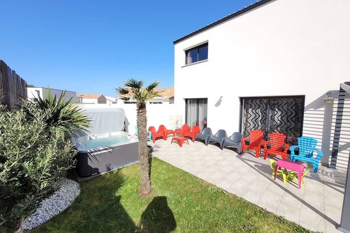 Maison de vacances pour 13 personnes, avec jacuzzi ainsi que jardin et terrasse à Saint-Hilaire-de-Riez