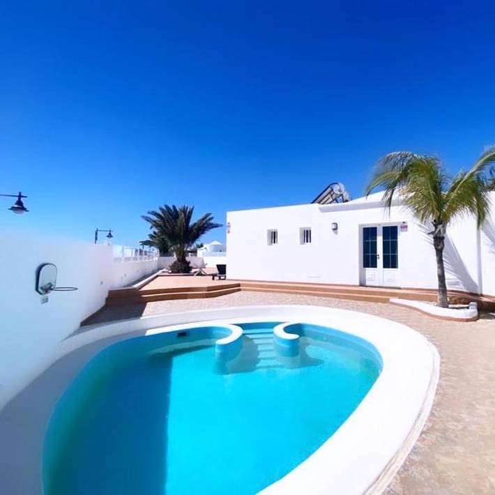 Casa rural para 5 personas, con piscina además de jardín y vistas en Arrecife - 2