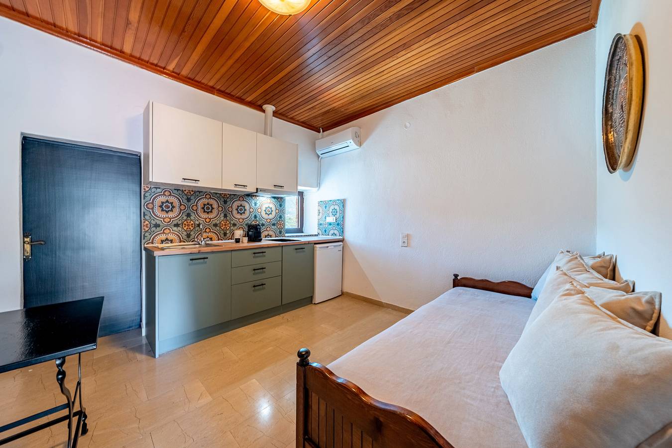 Entire apartment, Apartment 'Old Manor House 3' with Sea View, Wi-Fi and Air Conditioning in Syvota, Thesprotia region