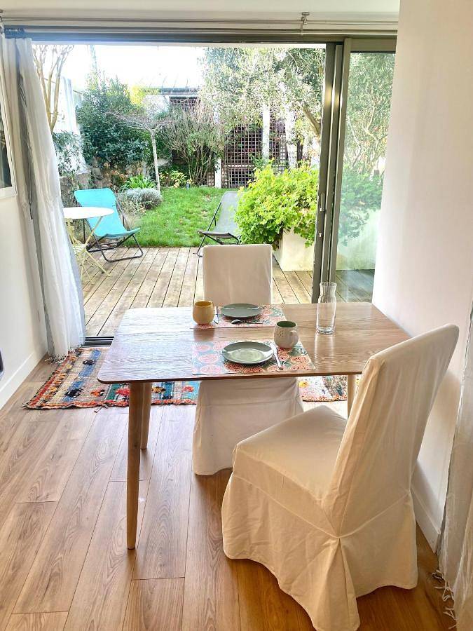 Chambre au calme sur jardin avec Terrasse in La Rochelle, Région de La Rochelle