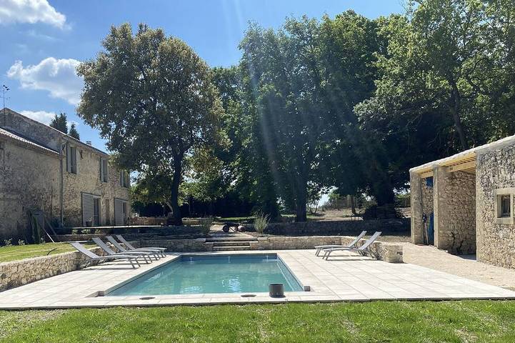 Location de vacances pour 10 personnes, avec jardin à Roussas