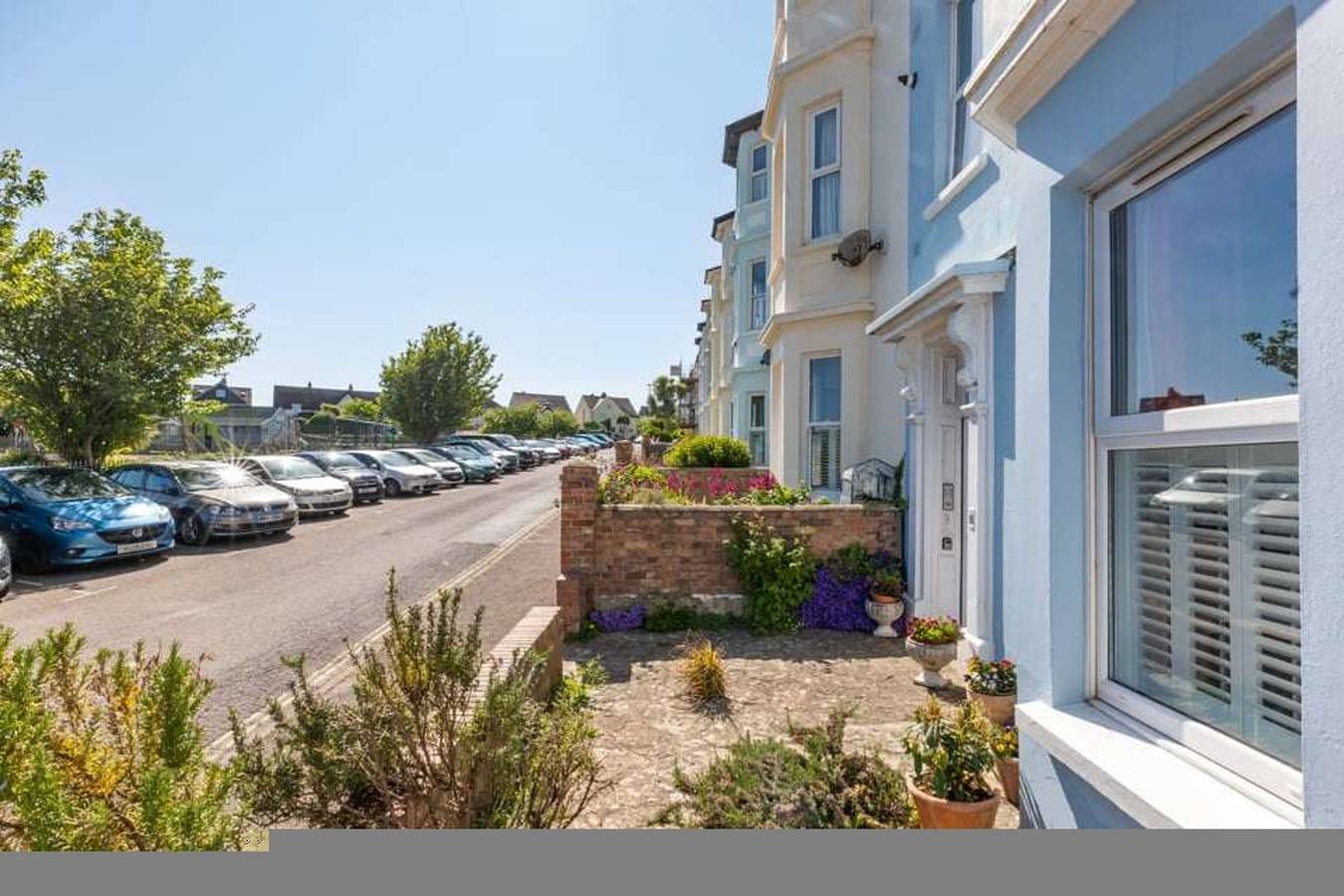Entire apartment, The Bowling Green  Sea Views in Central Seaton in Seaton, Devon